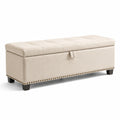 Cassapanca rettangolare in legno e tessuto beige con borchie