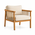 Poltrona in legno con cuscini beige