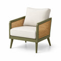 Poltrona in legno e rattan con seduta color crema